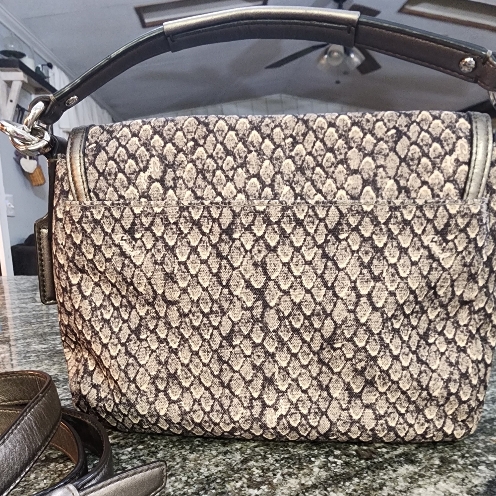 Coach Taylor Metallic Silver Snake-Print Pattern Shoulder Bag F26036 NWOT - Picture 4 of 7